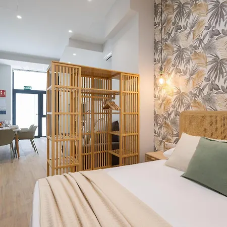 Florit Flats - The Trafalgar I Apartment