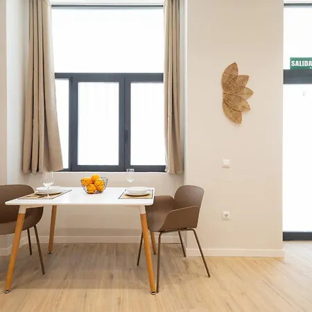 Florit Flats - Trafalgar Arts & Port Apartment *