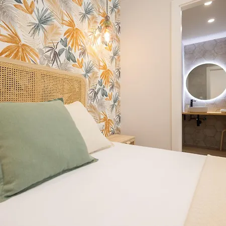 Florit Flats - The Trafalgar Apartment *