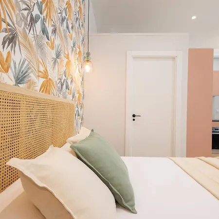 Florit Flats - The Trafalgar *